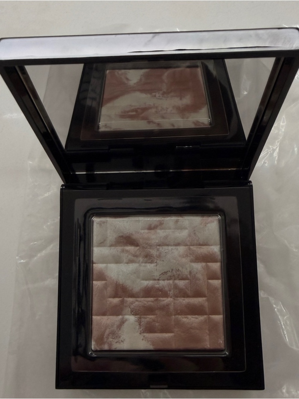 New Bobbi Brown Pink Glow Highlighter